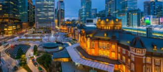 東京駅丸の内プラザ超高層ビルスカイラインイルミネーション夕暮れパノラマジャパン