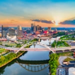 ナッシュビルのジョン・シーゲンソーラー歩道橋