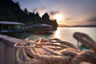 タイのチュンポン県サウィ郡バンアオクラムの漁村