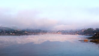 タイのサンクラブリーにあるモーン・ブリッジの美しい景色