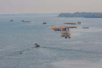 タイ、チャンタブリ、パクナムコミュニティの牡蠣養殖場