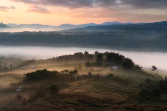 タイのカオコーにあるカオ・タキアップことモンキーマウンテンの美しい日の出の風景
