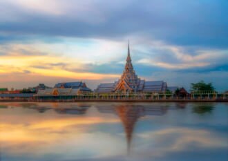タイのチャチューンサオ県のワット・ソートーンの美しい風景