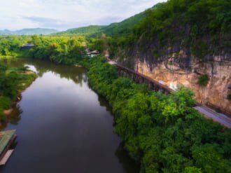 タイのカーンチャナブリーにある有名な死の鉄道の風景
