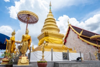 タイ チエンラーイ県のトゥーンにあるワット・プラ・タート・チュン・チュム