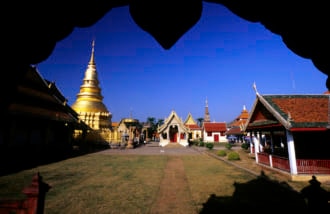 タイのラムプーンにある黄金の寺院