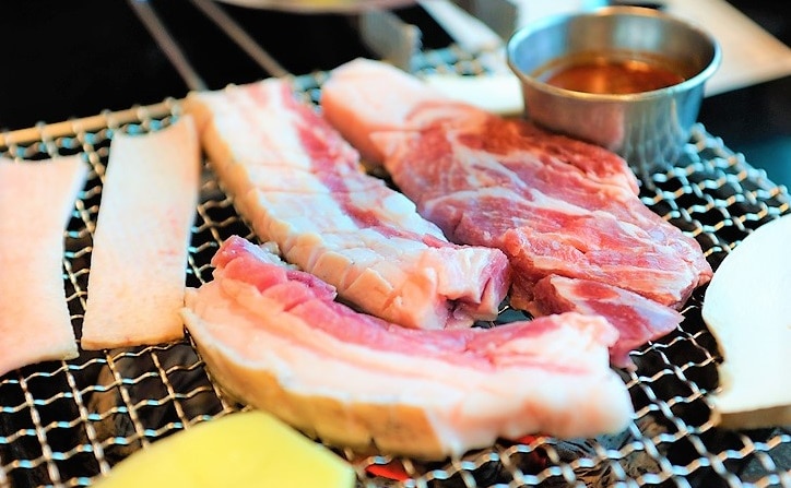 1度食べたらもう虜！新済州で食べるべき絶品黒豚焼肉の名店３店