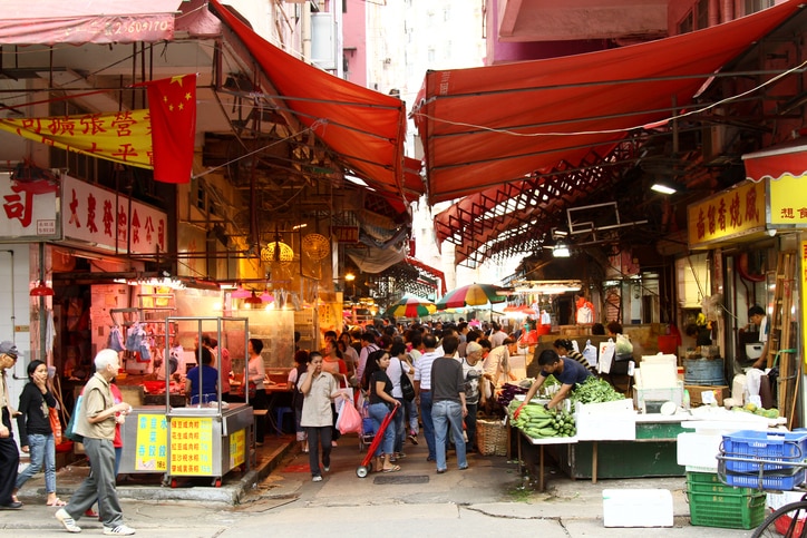 香港の人気店が集結する旺角で、安くて美味しい屋台グルメをご紹介します！