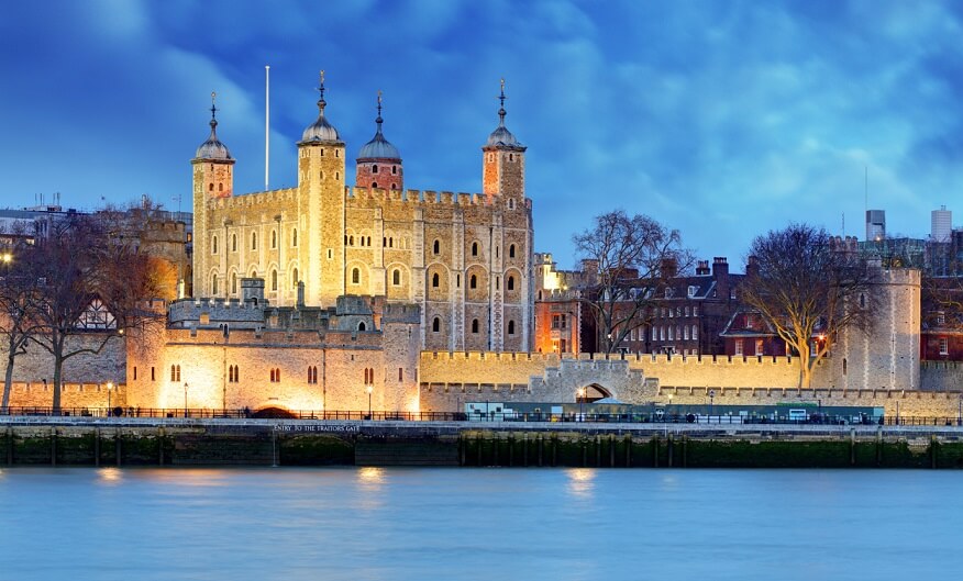 ロンドン塔 女王陛下の宮殿にして要塞 ロンドン イギリス テムズ川の 