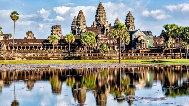 クメール王国の傑作、カンボジアの人気スポット世界遺産アンコールワット