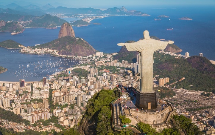 高台からキリスト像が見守る町 リオデジャネイロのお土産4選 Skyticket 観光ガイド