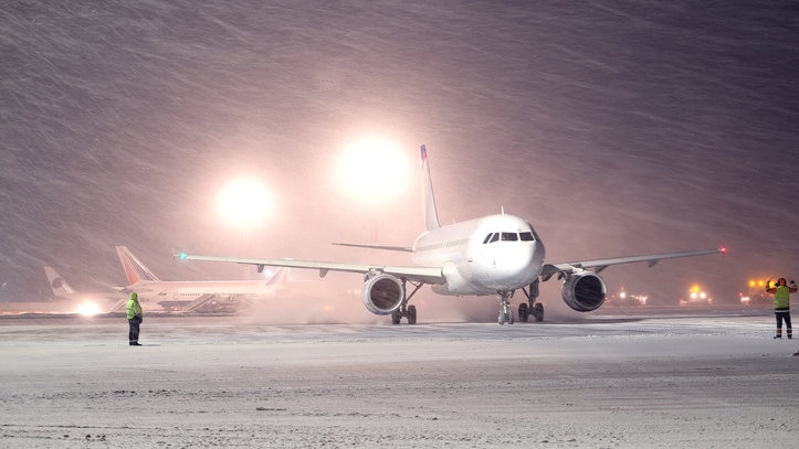 冬季の飛行機旅行での悩みの種、雪による遅延・欠航について