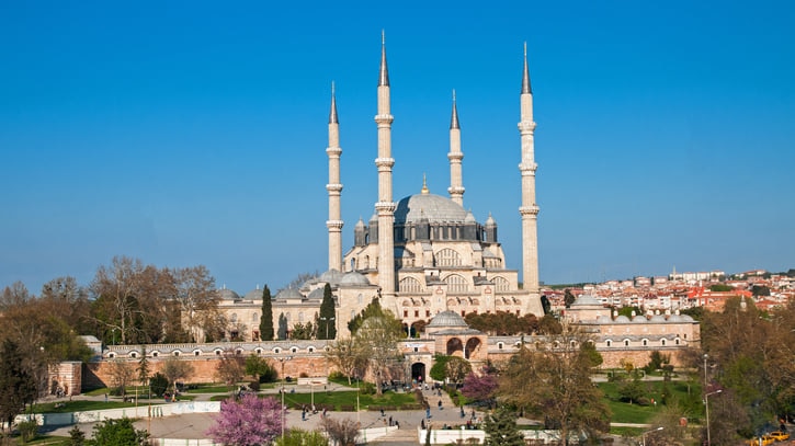 イスラム建築最高峰の一つ！世界遺産・セリミエ・モスクと複合施設群