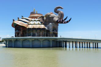 タイ・バーンライにある寺院のアート