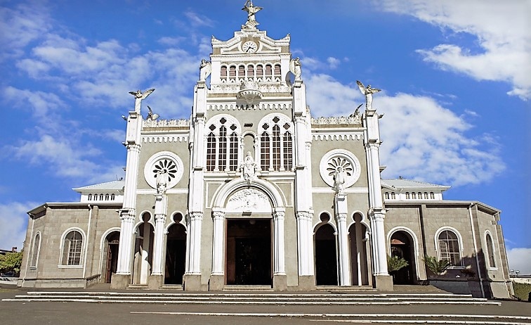 白亜の美しい教会があるコスタリカのエレディアでお勧めのお土産3選ご紹介