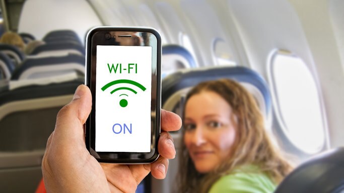 飛行機でインターネットに接続！国内線のWi-Fi導入状況について