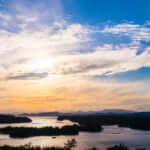 三重県の志摩市にある海のシルエット