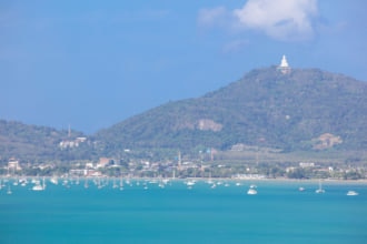 チャロン湾の大仏からプーケット（タイ）