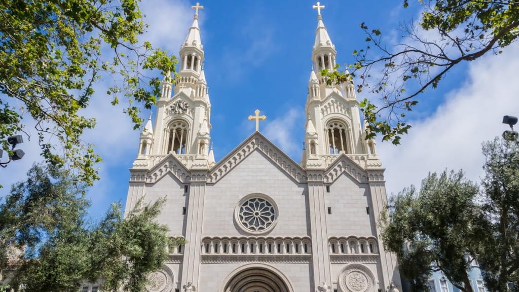 サンフランシスコで最も美しい白亜の教会「聖ピーター＆ポール教会」