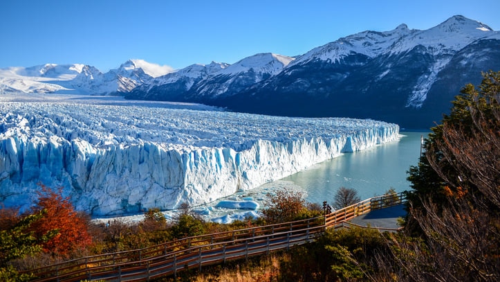青く輝く氷河に触れる旅。アルゼンチン世界遺産ロス・グラシアレス国立公園