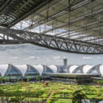 タイ バンコクにある、近代建築のつくりが美しいスワンナプーム空港