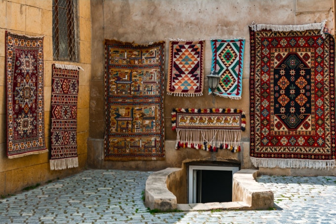 パキスタンのお土産】絨毯から岩塩まで、個性豊かなお土産が勢ぞろい