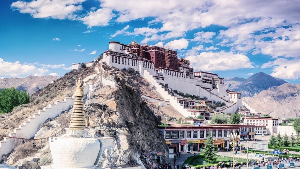 チベット文化の中心地ラサの観光地4選！チベット仏教にふれてみよう
