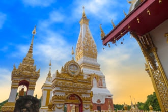 タイのタートパノムにあるワット・プラ・タット・パノム