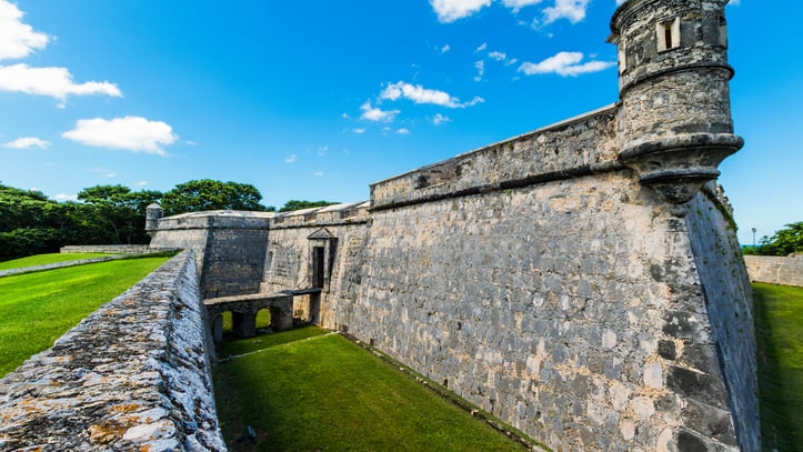 メキシコの世界遺産カンペチェ歴史的要塞都市！多彩な建物と要塞の魅惑の旅