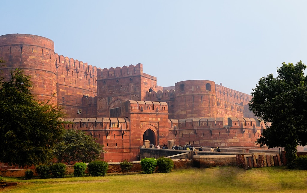 タージマハルと対照的なムガル帝国の建造物、アーグラ城塞！