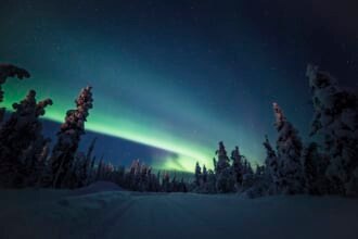 フィンランドのクーサモで撮影されたオーロラ