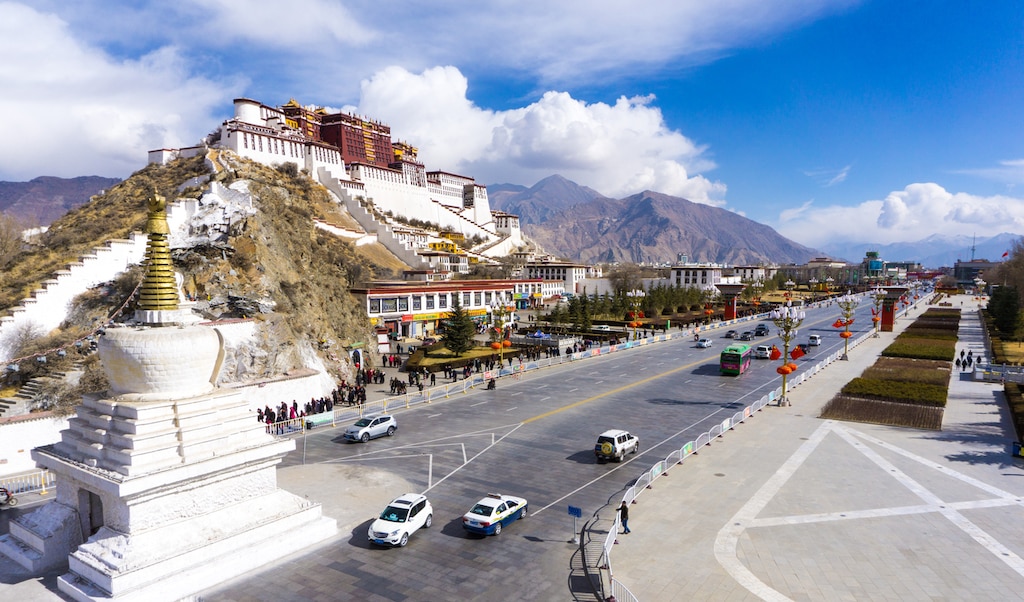 【世界遺産】ラサのポタラ宮歴史地区とは？｜天にそびえるチベット仏教の聖地！