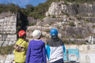 見学に来る人が後を絶たない