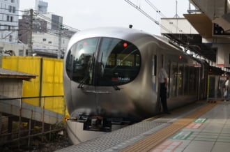 新型特急「ラビュー」