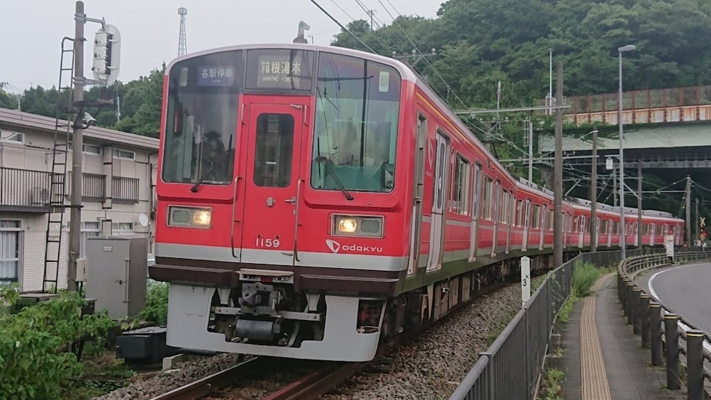 小田急が「赤い1000形車両」を8月に小田急全線で運転！車内は箱根仕様♪