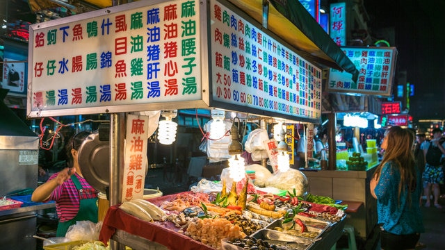 海産物が美味しい高雄港エリア。おすすめの食べ歩きのお店を紹介します！