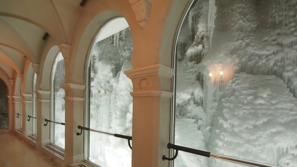 氷の世界で極寒体験！「氷の美術館アイスパビリオン」の魅力をご紹介