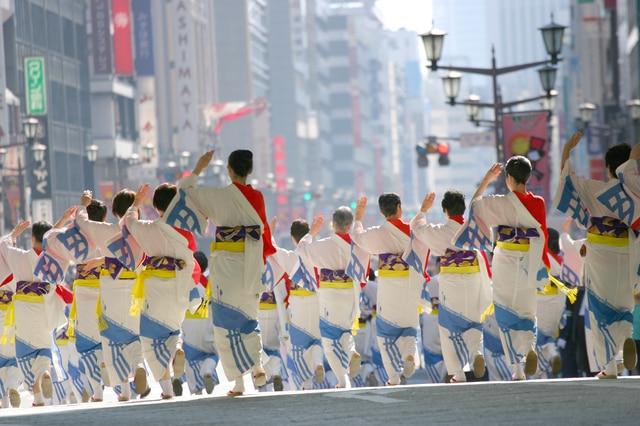 東京の銀座で見たいのはこのお祭り 銀座を練り歩く華やかなパレードは必見 Skyticket 観光ガイド