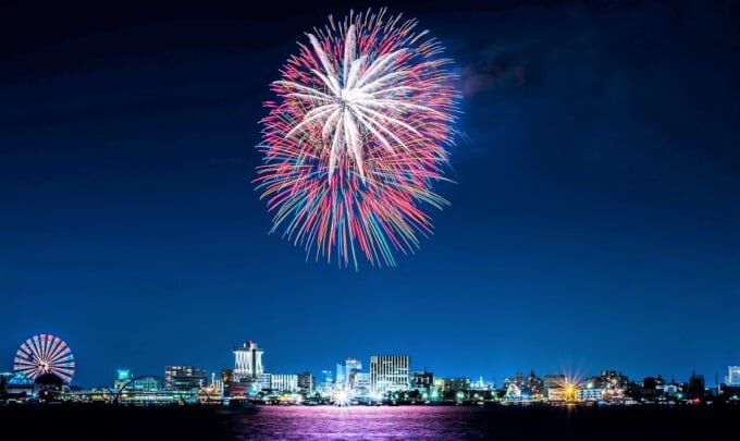 名古屋港で花火を満喫 愛知県名古屋市のおすすめのお祭りをご紹介 Skyticket 観光ガイド