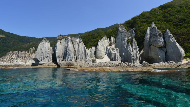 仏ヶ浦観光のおすすめはクルージング＆上陸。神秘的な巨岩群を海から楽しむ