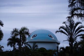 漫湖公園のクジラのモニュメント