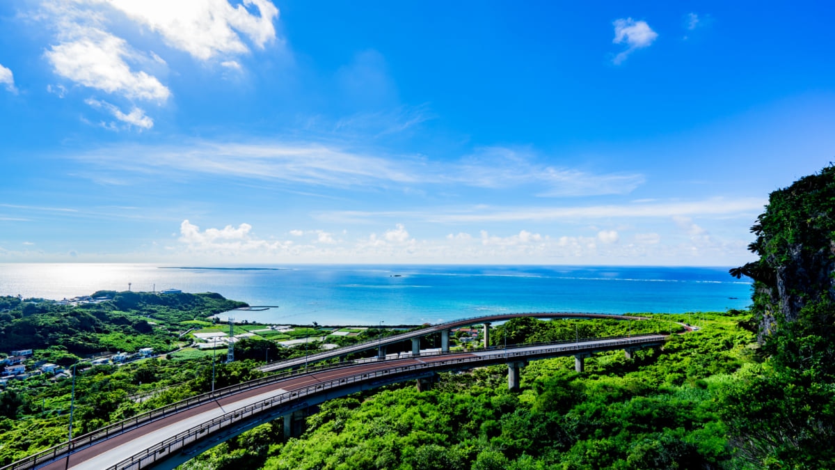 絶景 ニライカナイ橋 沖縄県南城市のおすすめドライブコースを紹介 Skyticket 観光ガイド