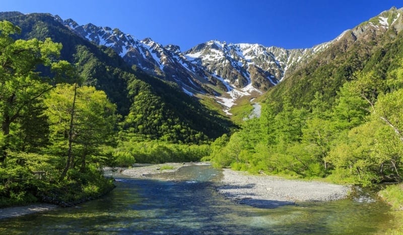 梓川と穂高連峰の絶景！日本屈指の山岳景勝地「上高地」の観光スポット