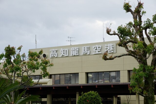 高知龍馬空港で見つかるおすすめのお土産 美味しい鰹のたたきが人気 Skyticket 観光ガイド