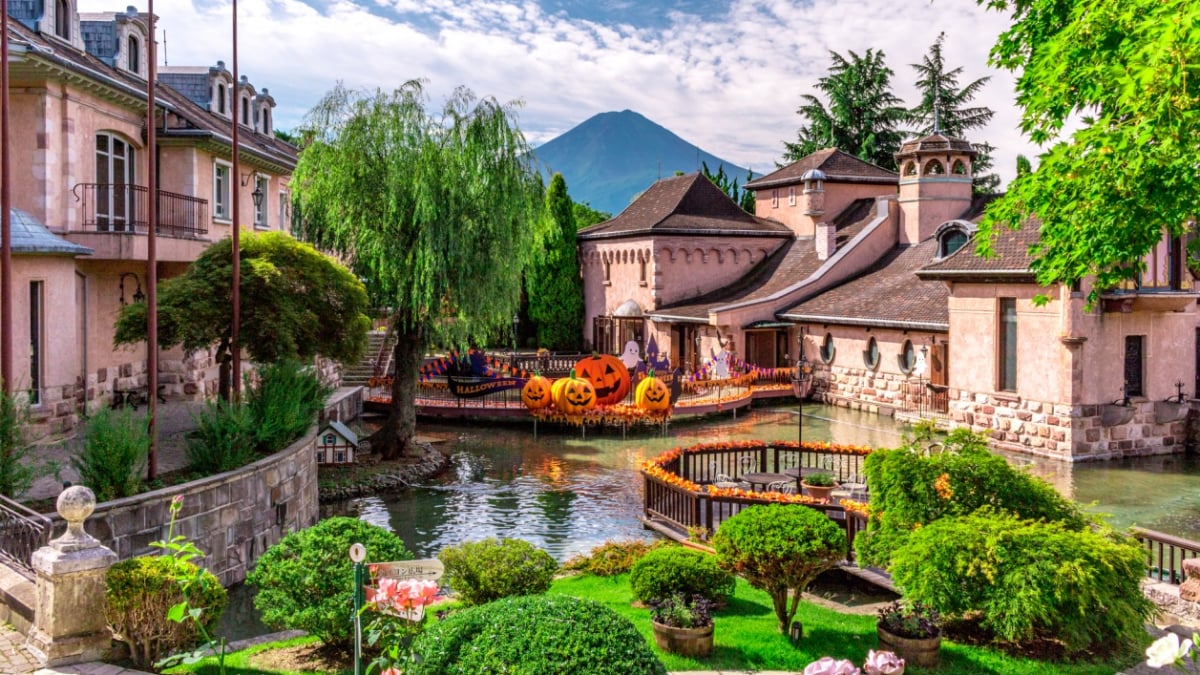 河口湖オルゴールの森美術館で癒されよう！ 富士山を背景に