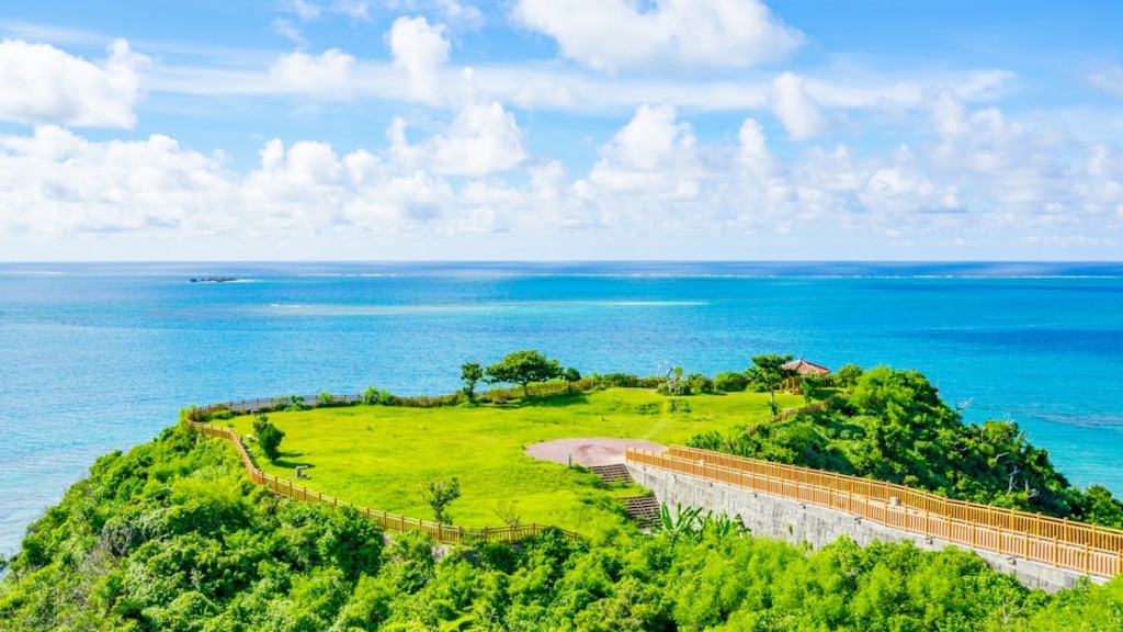 【沖縄/南城市】知念岬公園で海と景色を楽しむ！250度のパノラマ絶景！