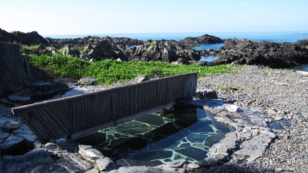 湯泊温泉♨いつでも入浴できる海の温泉｜屋久島の天然温泉