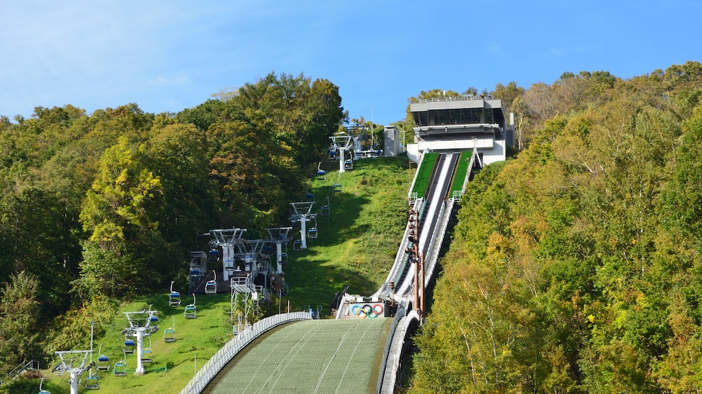 札幌大倉山展望台を観光しよう｜スポットジャンプ台からの絶景が見どころ！