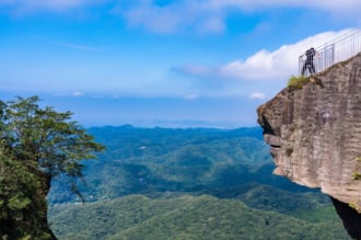 鋸山日本寺山頂　地獄のぞき