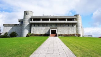 ワイン城（池田町ブドウ・ブドウ酒研究所）